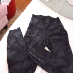 Lululemon Girls Black Camouflage Leggings-size 2